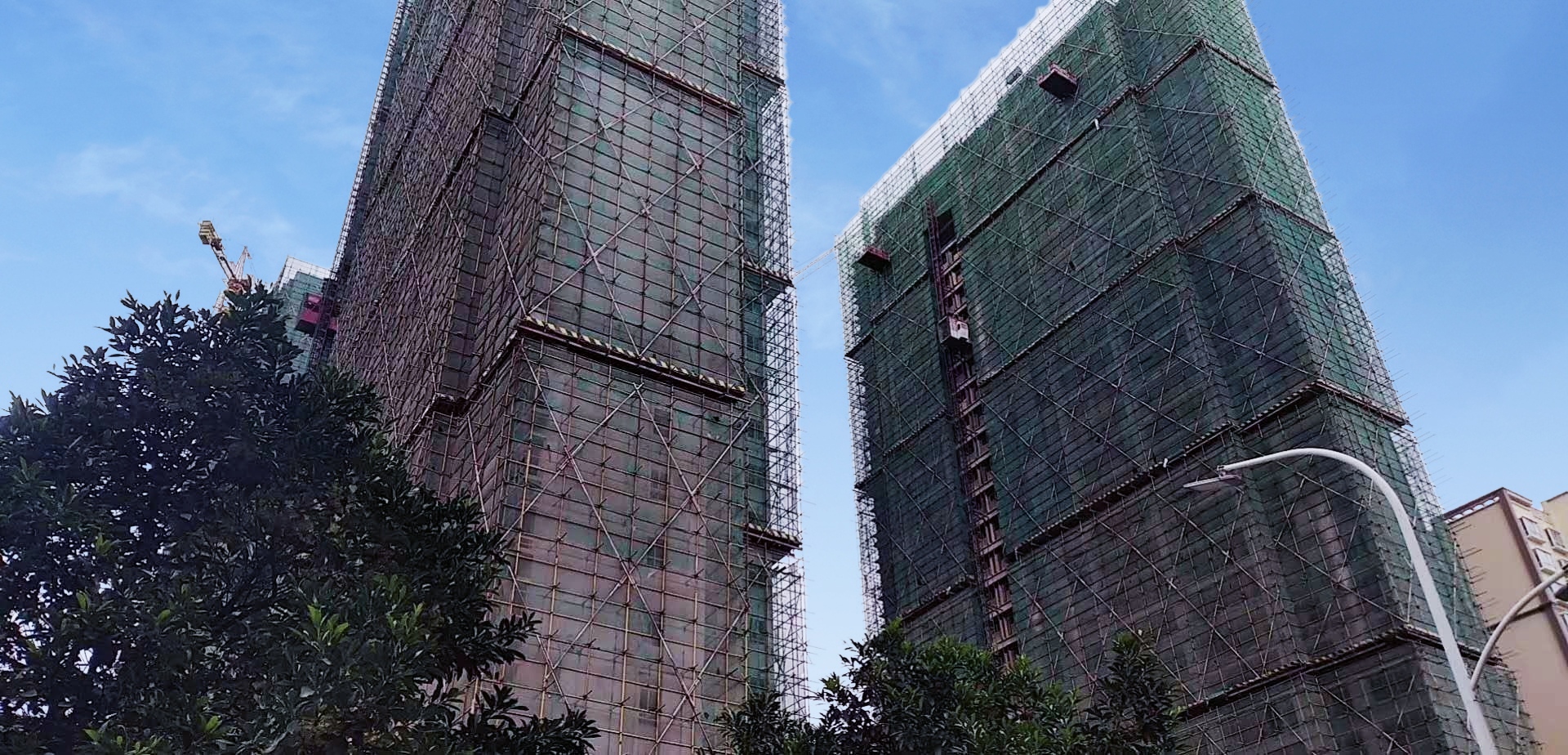 發(fā)霉舊外墻能用仿石漆翻新嗎？華喆給你答案！