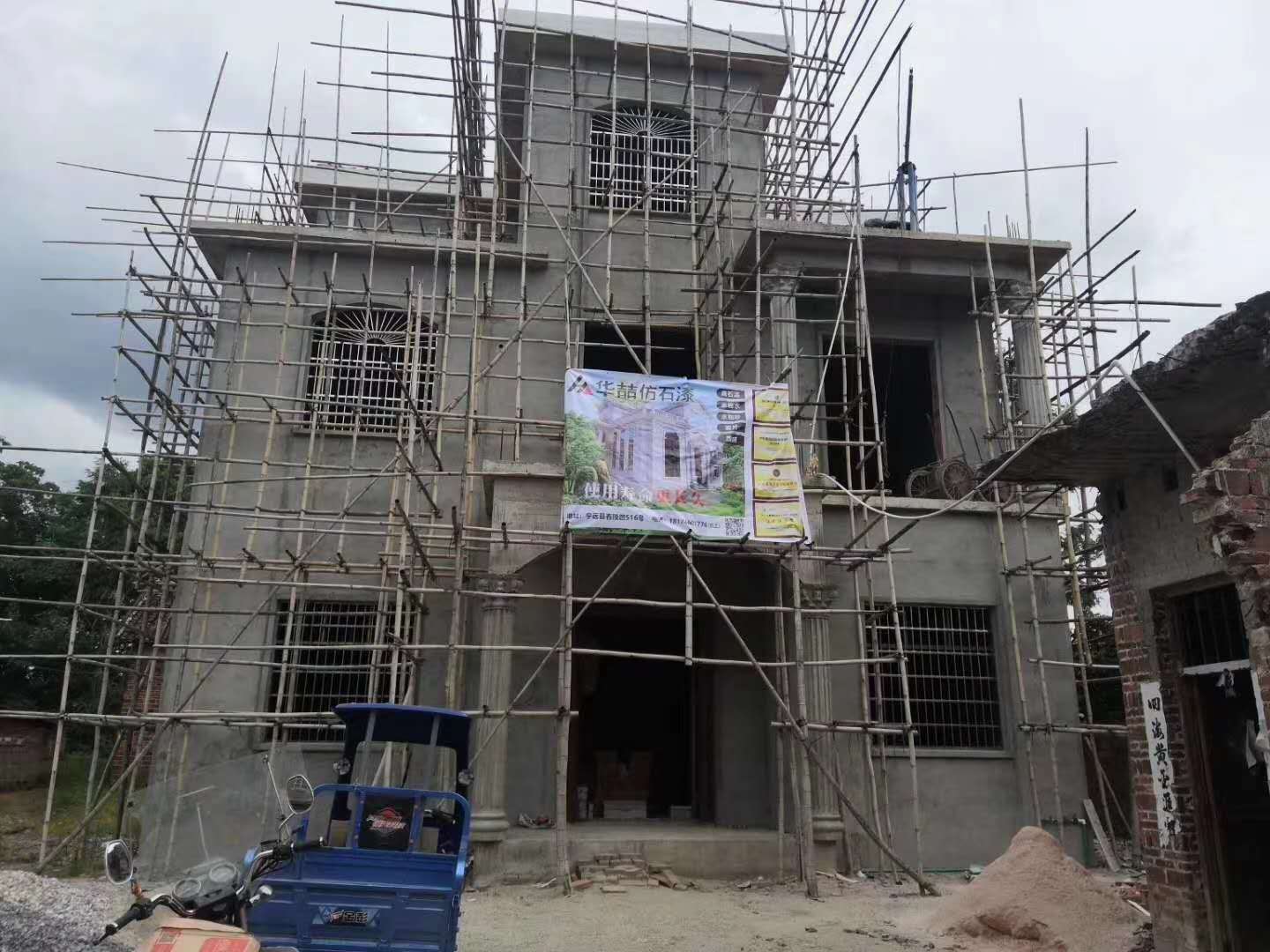 瓷磚外墻翻新仿石漆需要鏟掉瓷磚嗎？